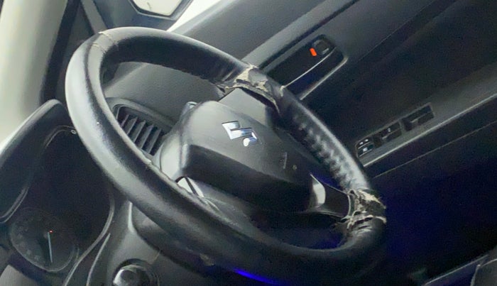 2016 Maruti Vitara Brezza VDI, Diesel, Manual, 76,928 km, Steering wheel - Steering cover is minor torn