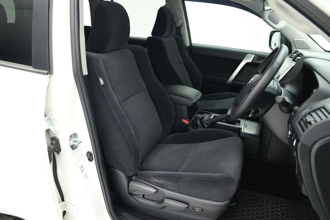 2023 Toyota Landcruiser Prado Gxl, Automatic, 17379 km, Speaker View