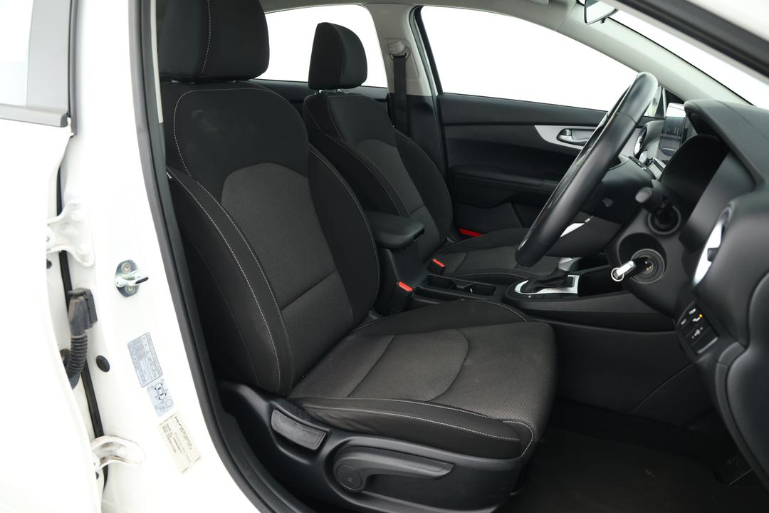 2022 Kia Cerato S, Automatic, 66651 km, Right Side Front Door Cabin View