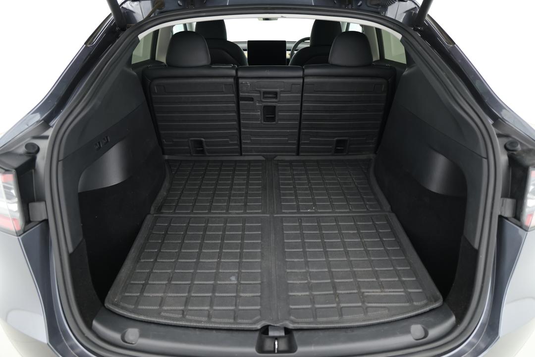 2023 Tesla Model Y Rear-wheel Drive, Automatic, 48385 km, Right Side Rear Door Cabin View