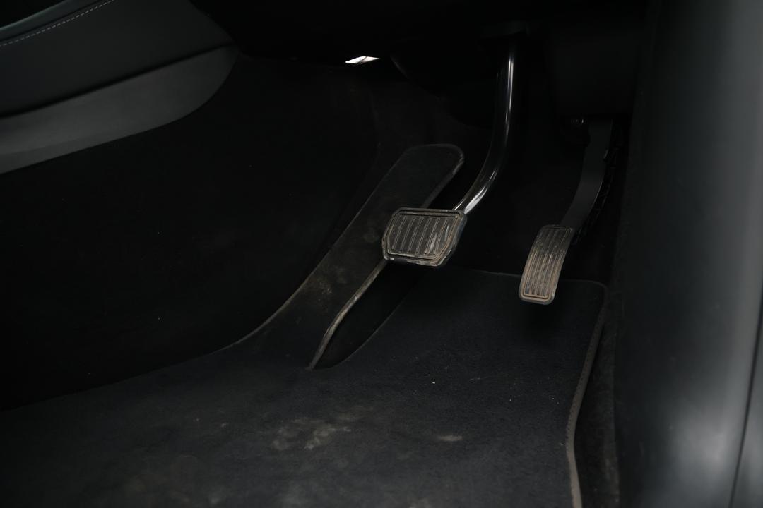 2023 Tesla Model Y Rear-wheel Drive, Automatic, 48385 km, Utility Switches/Buttons