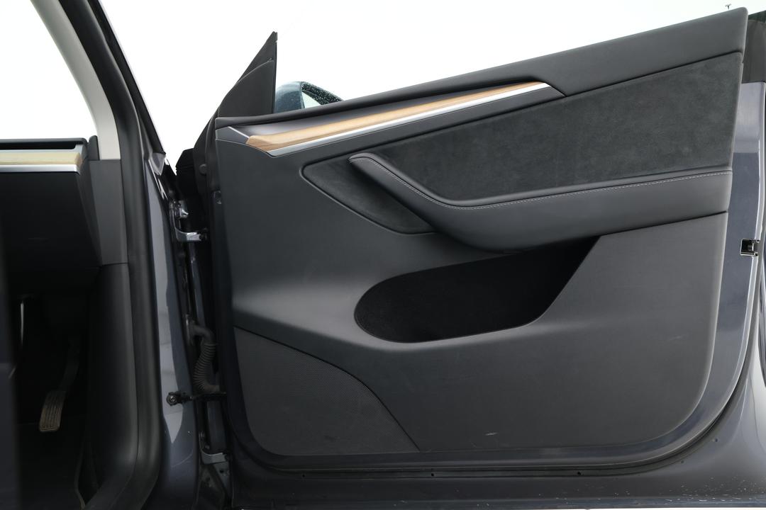 2023 Tesla Model Y Rear-wheel Drive, Automatic, 48385 km, Speaker View