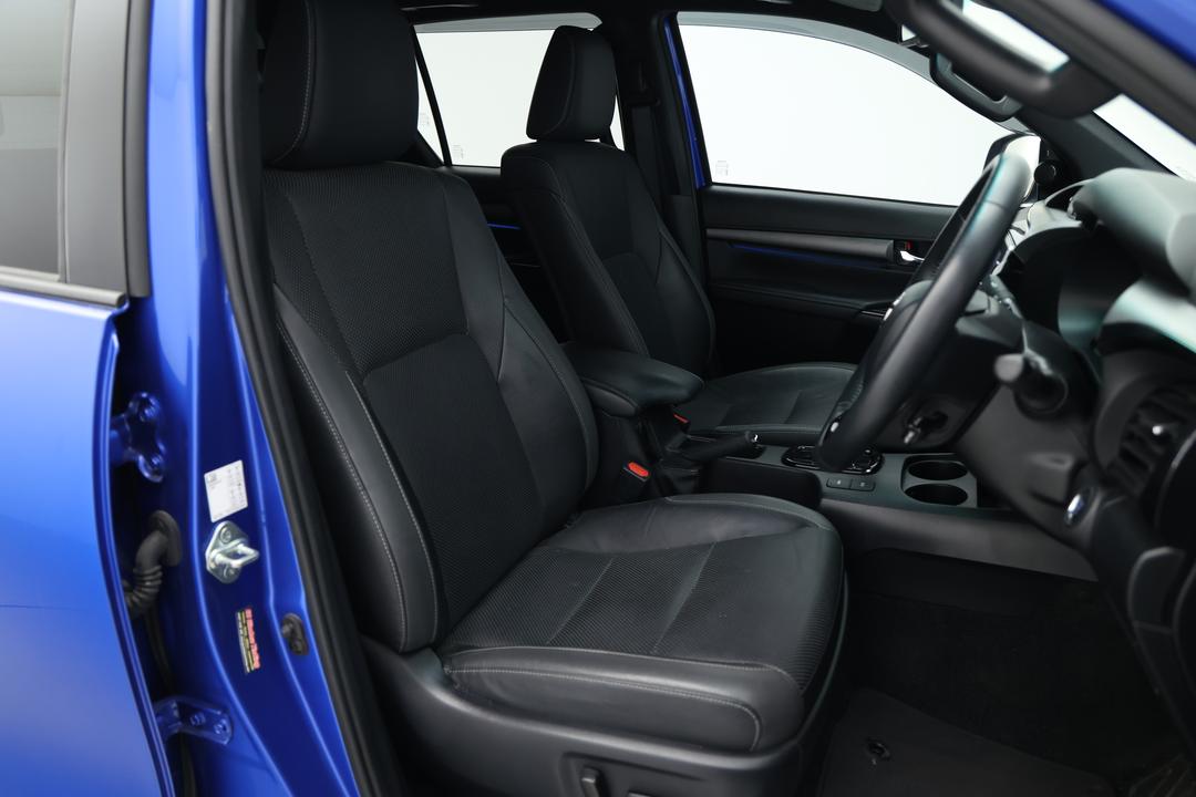 2022 Toyota Hilux Rogue (4x4), Automatic, 27945 km, Speaker View