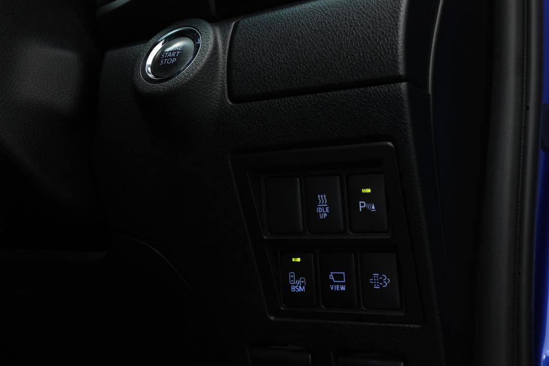 2022 Toyota Hilux Rogue (4x4), Automatic, 27945 km, Drivers Side Adjustment Panel