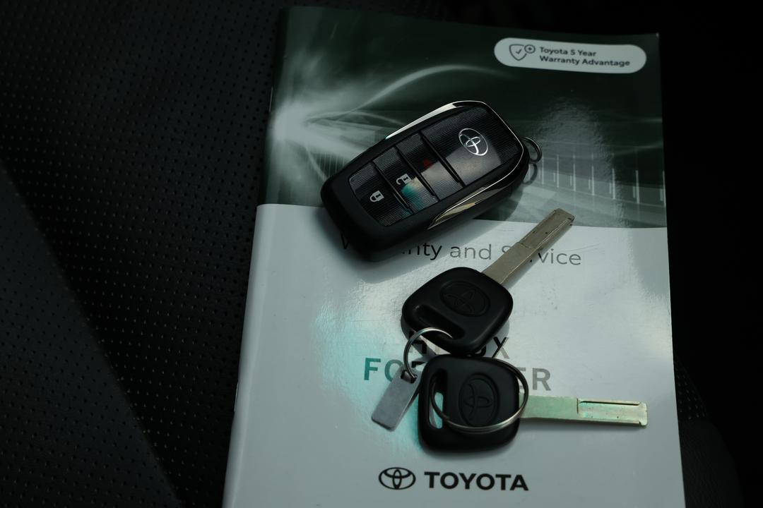 2022 Toyota Hilux Rogue (4x4), Automatic, 27945 km, Service History
