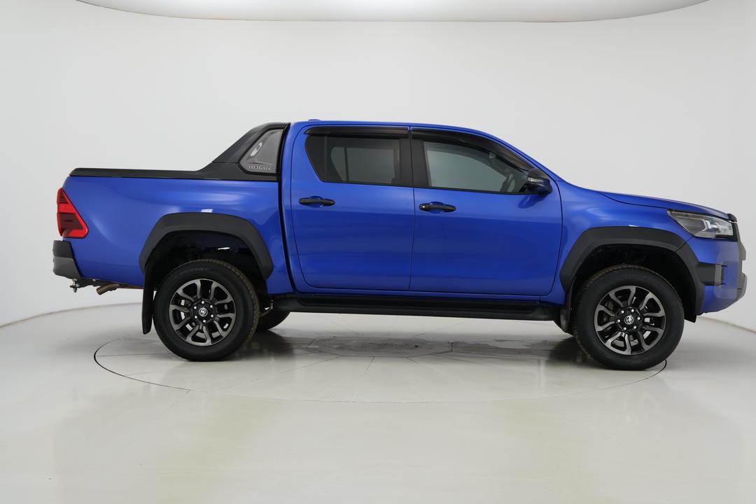 2022 Toyota Hilux Rogue (4x4), Automatic, 27945 km, Right Side View