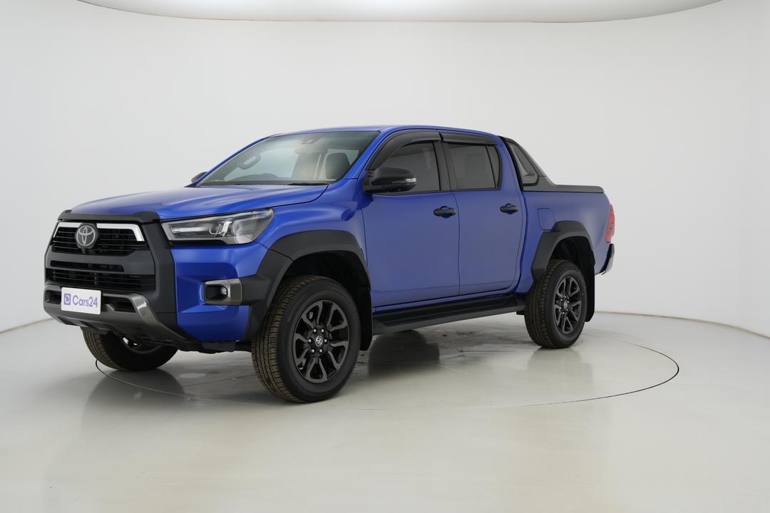 2022 Toyota Hilux Rogue (4x4), Automatic, 27945 km, Left Front Diagonal (45- Degree) View