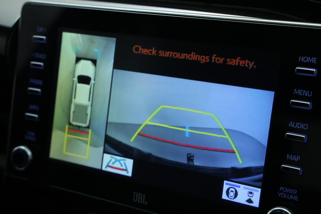2022 Toyota Hilux Rogue (4x4), Automatic, 27945 km, Parking Camera