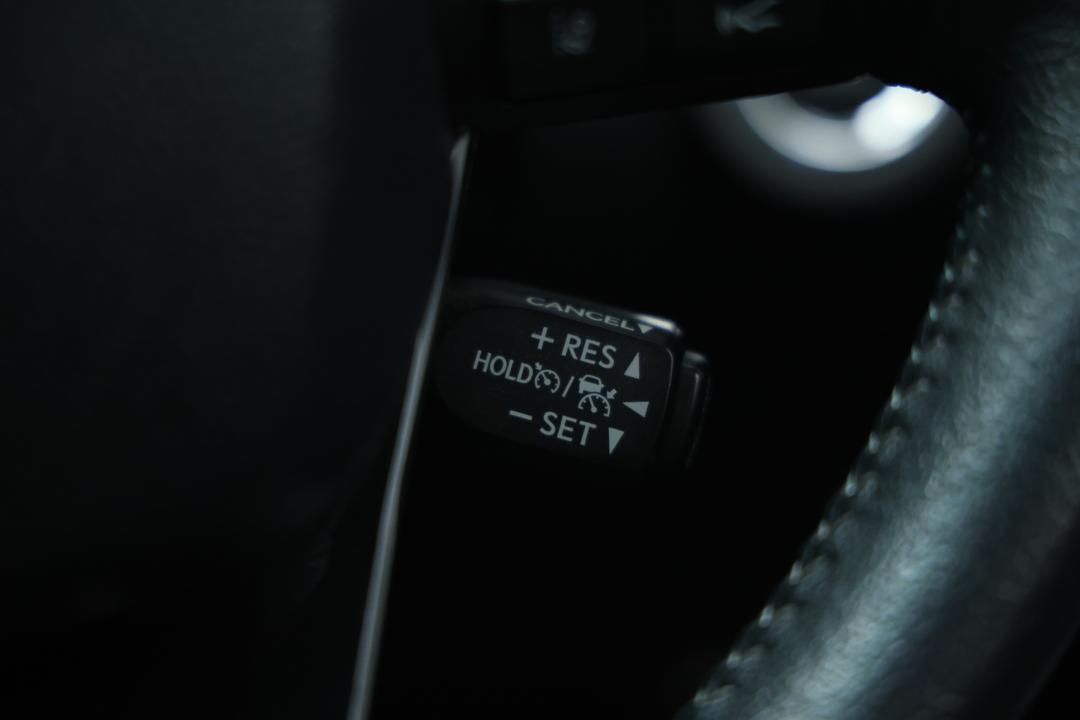 2022 Toyota Hilux Rogue (4x4), Automatic, 27945 km, Cruise Control