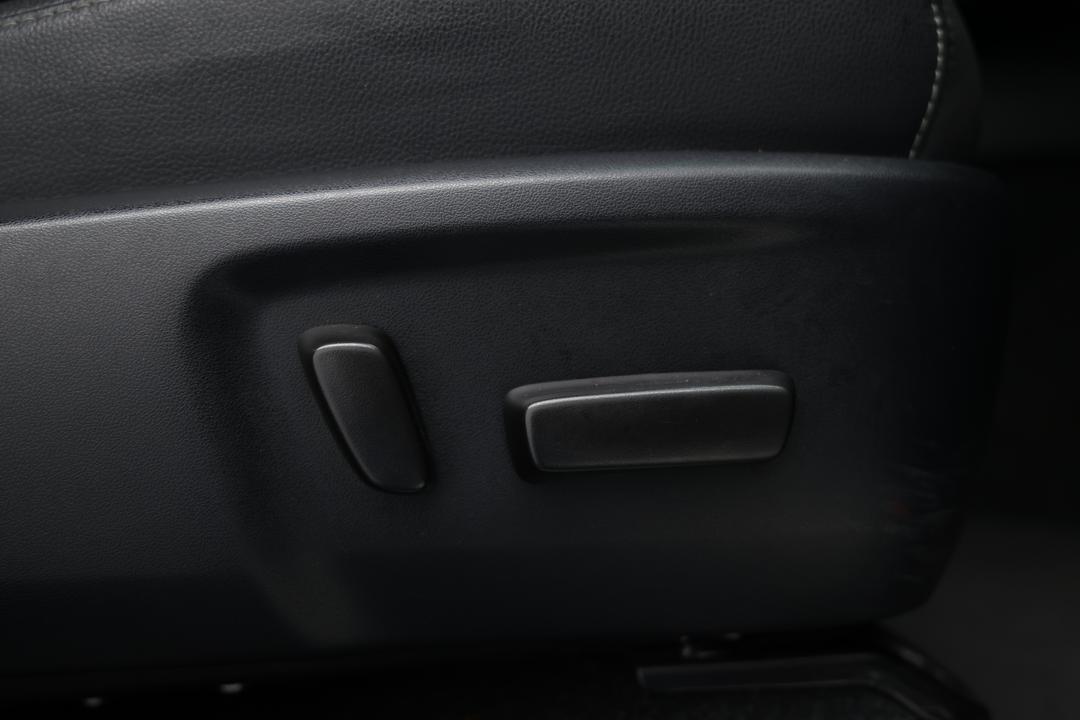 2022 Toyota Hilux Rogue (4x4), Automatic, 27945 km, Right Side Front Door Cabin View