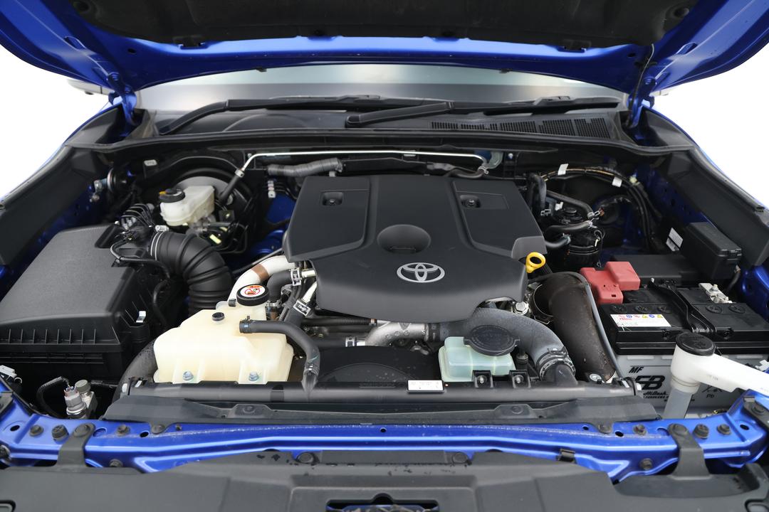 2022 Toyota Hilux Rogue (4x4), Automatic, 27945 km, Open Bonnet (Engine)