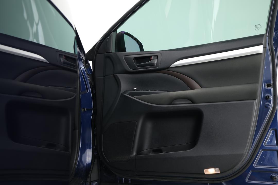 2016 Toyota Kluger Gx (4x2), Automatic, 117569 km, Right Side Front Door Cabin View