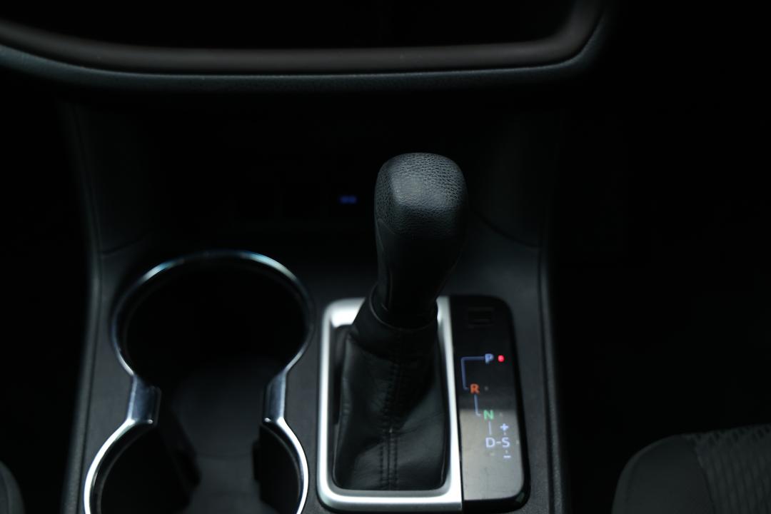 2016 Toyota Kluger Gx (4x2), Automatic, 117569 km, Gear Lever 