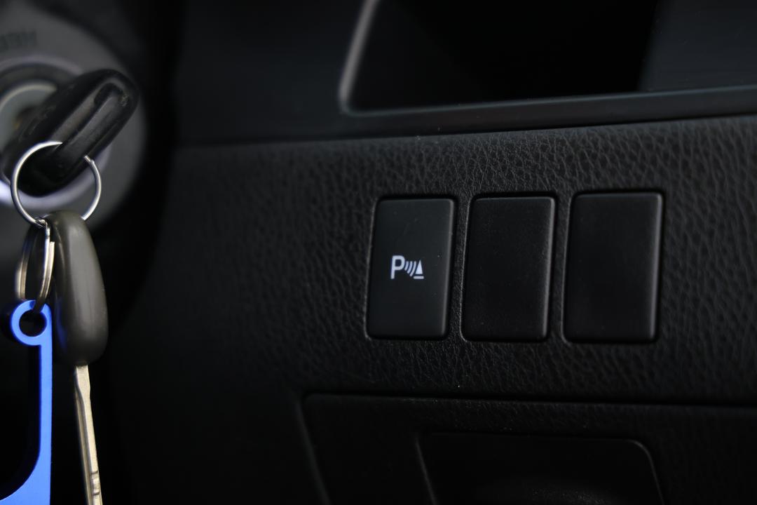 2016 Toyota Kluger Gx (4x2), Automatic, 117569 km, Pedals and Footmat
