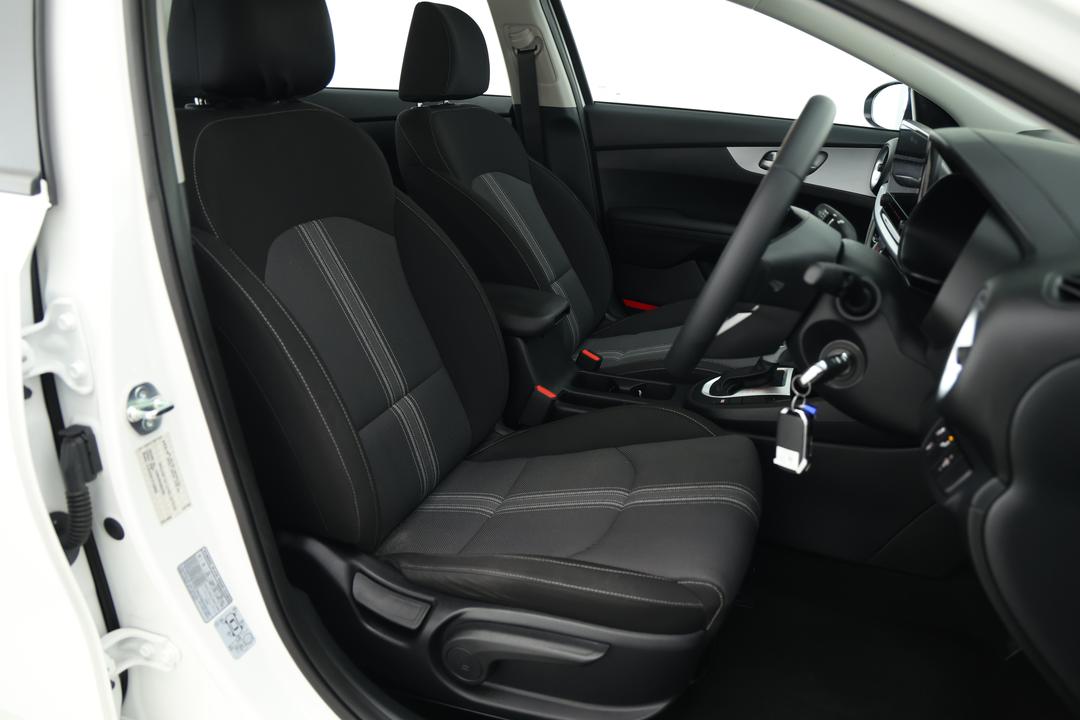 2024 Kia Cerato Sport, Automatic, 28133 km, Right Side Front Door Cabin View