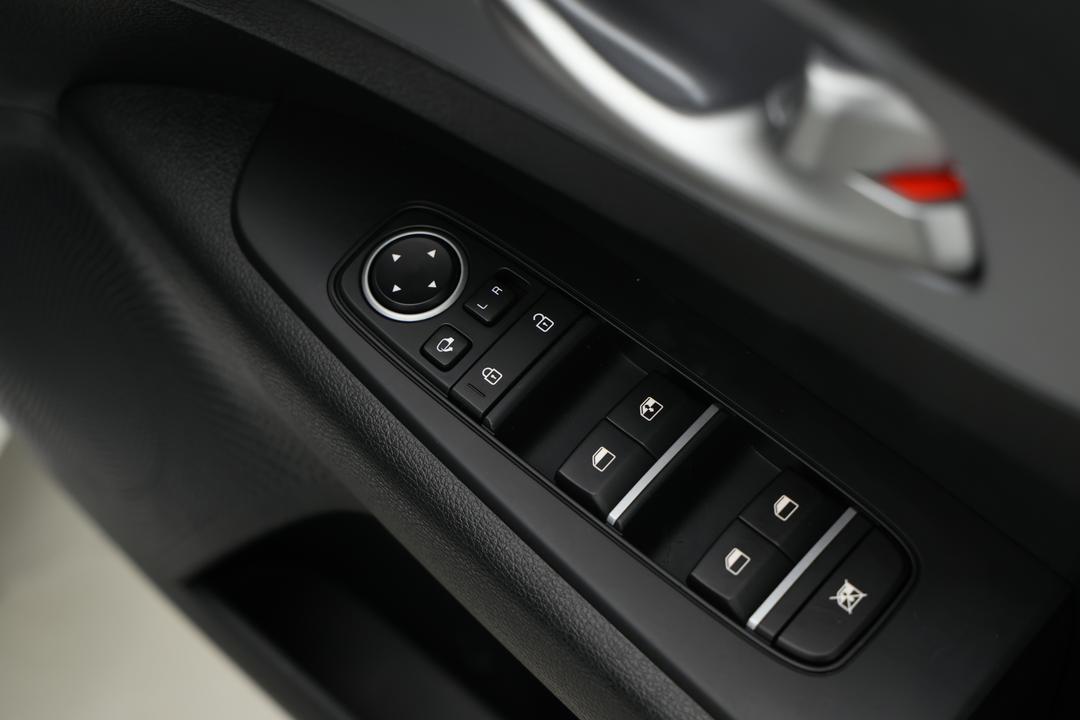 2024 Kia Cerato Sport, Automatic, 28133 km, Drivers Side Door Panel Controls
