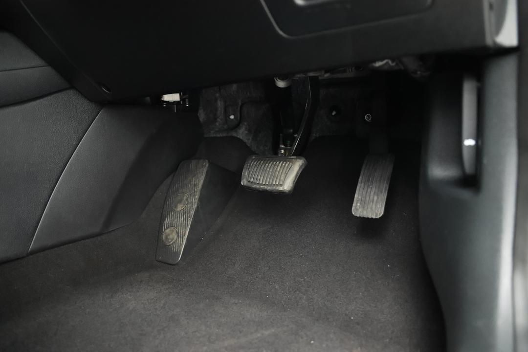 2024 Kia Cerato Sport, Automatic, 28133 km, Pedals and Footmat