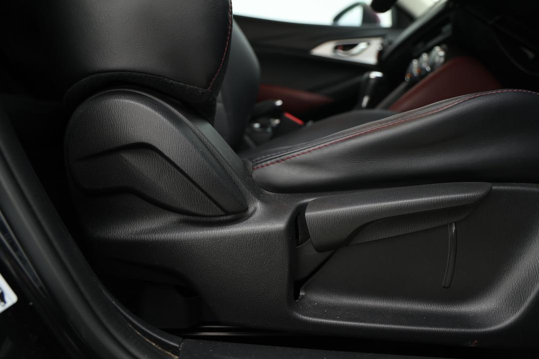 2017 Mazda CX-3 S Touring (FWD), Automatic, 91303 km, Pedals and Footmat