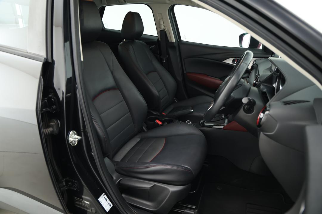 2017 Mazda CX-3 S Touring (FWD), Automatic, 91303 km, Utility Switches/Buttons