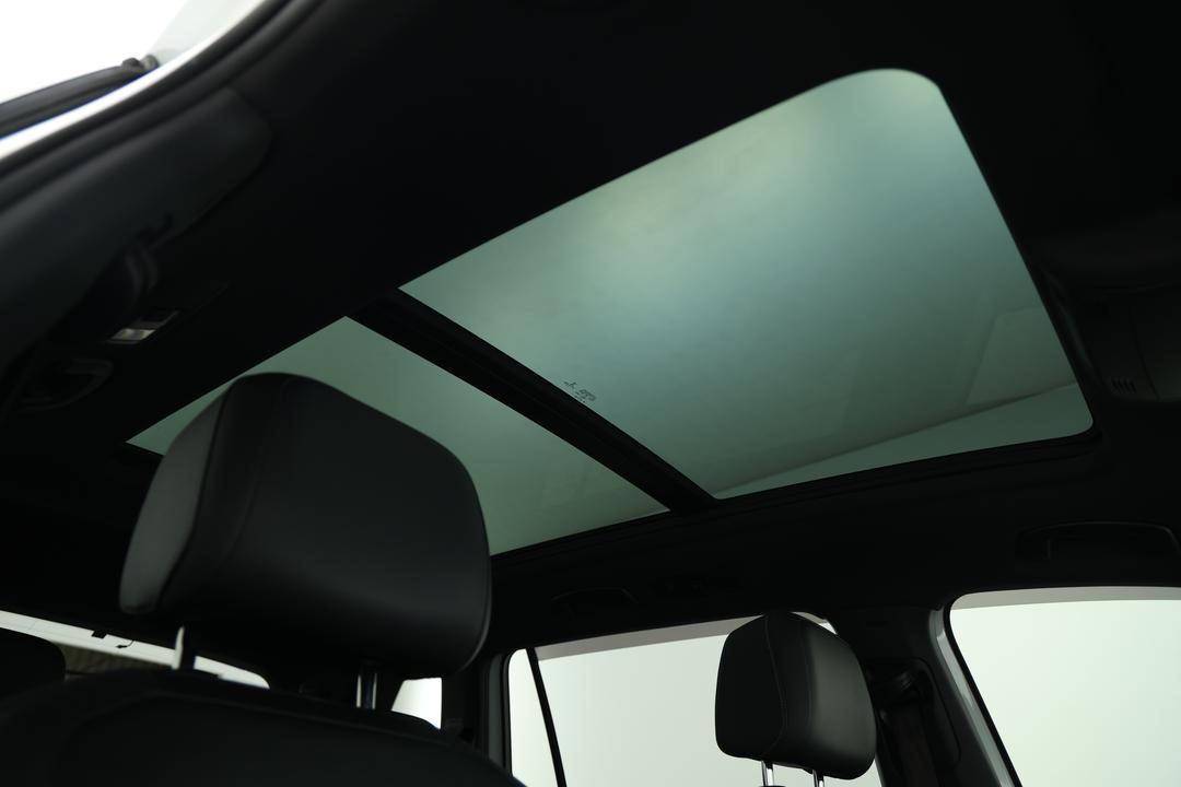 2019 Volkswagen Tiguan Allspace 162 Tsi Highline, Automatic, 58260 km, Drivers Side Door Panel Controls