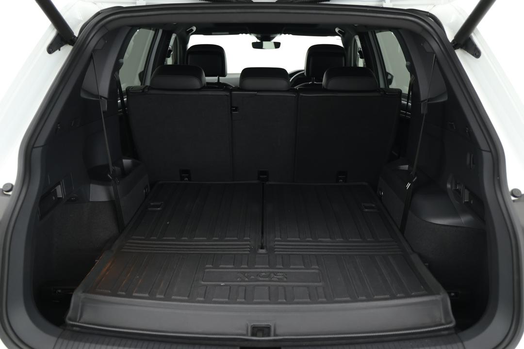 2019 Volkswagen Tiguan Allspace 162 Tsi Highline, Automatic, 58260 km, Boot Inside View