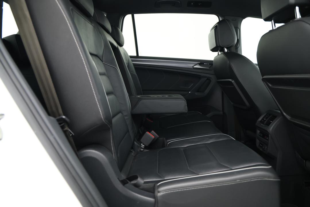 2019 Volkswagen Tiguan Allspace 162 Tsi Highline, Automatic, 90770 km, Right Side Rear Door Cabin View