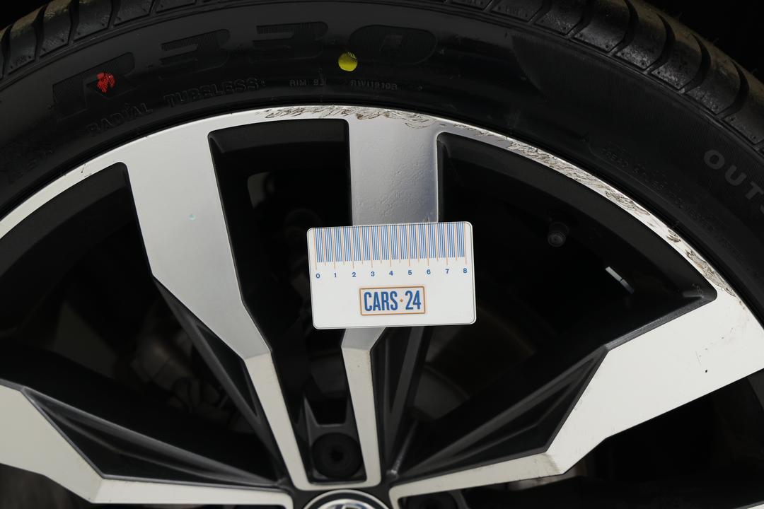 2019 Volkswagen Tiguan Allspace 162 Tsi Highline, Automatic, 90770 km, Wheels Rim Front LHS Scratch