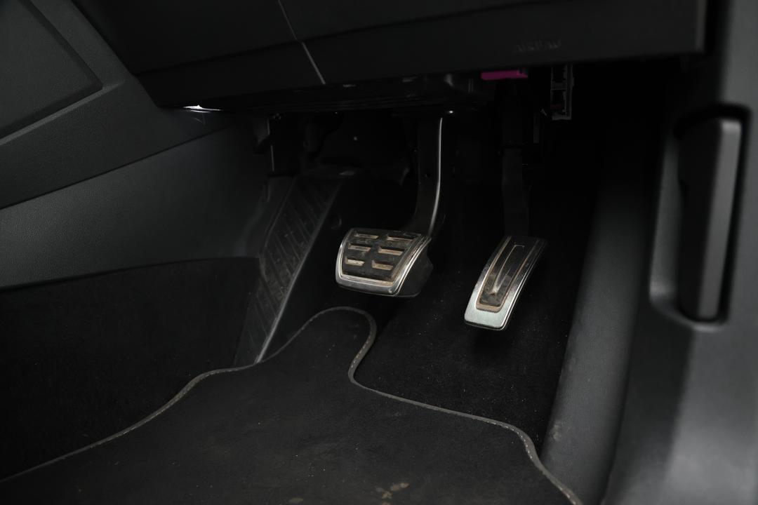2019 Volkswagen Tiguan Allspace 162 Tsi Highline, Automatic, 90770 km, Right Side Front Door Cabin View