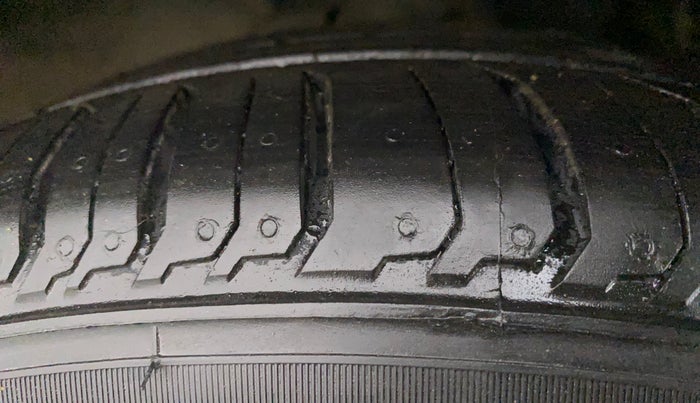 2018 Ford FREESTYLE TITANIUM PLUS 1.2 PETROL, Petrol, Manual, 27,039 km, Left Front Tyre Tread