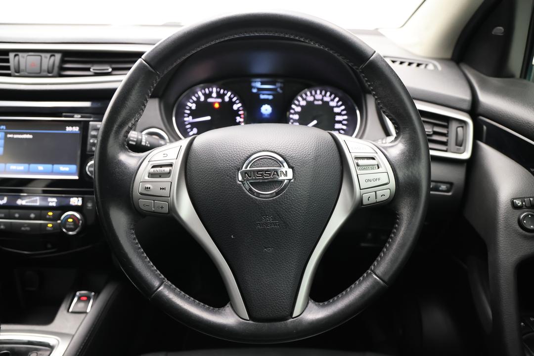 2017 Nissan Qashqai Ti, Automatic, 142633 km, Steering Wheel Close-up