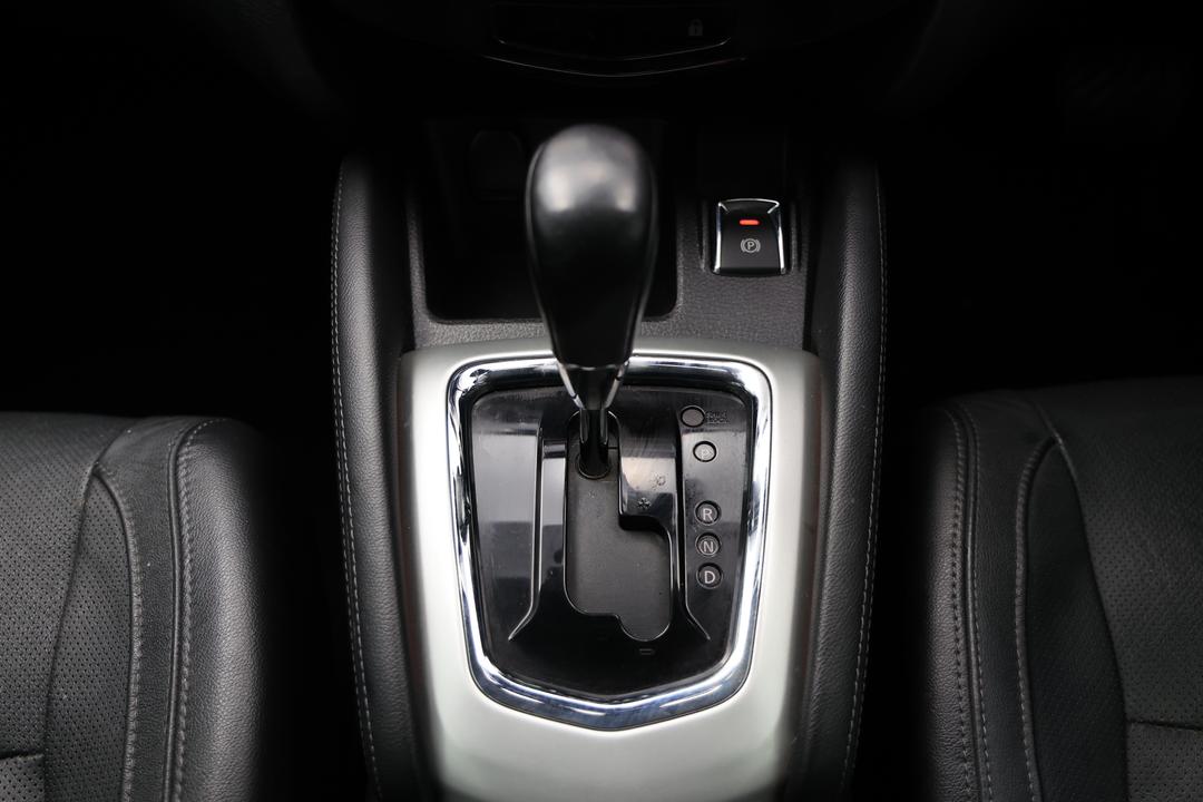 2017 Nissan Qashqai Ti, Automatic, 142633 km, Center Console