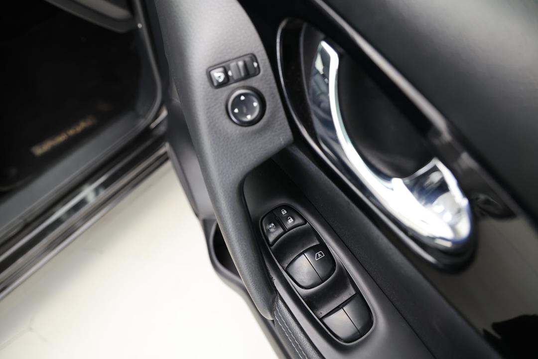 2017 Nissan Qashqai Ti, Automatic, 142633 km, Drivers Side Adjustment Panel