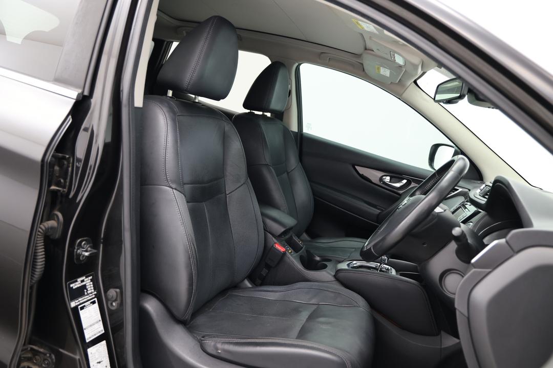 2017 Nissan Qashqai Ti, Automatic, 142633 km, Pedals and Footmat