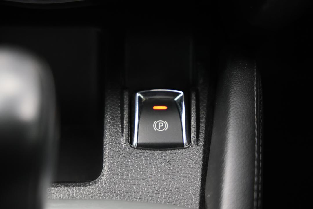 2017 Nissan Qashqai Ti, Automatic, 142633 km, Handbrake