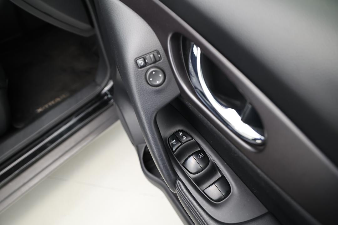 2016 Nissan X-trail St (FWD), Automatic, 66317 km, Utility Switches/Buttons