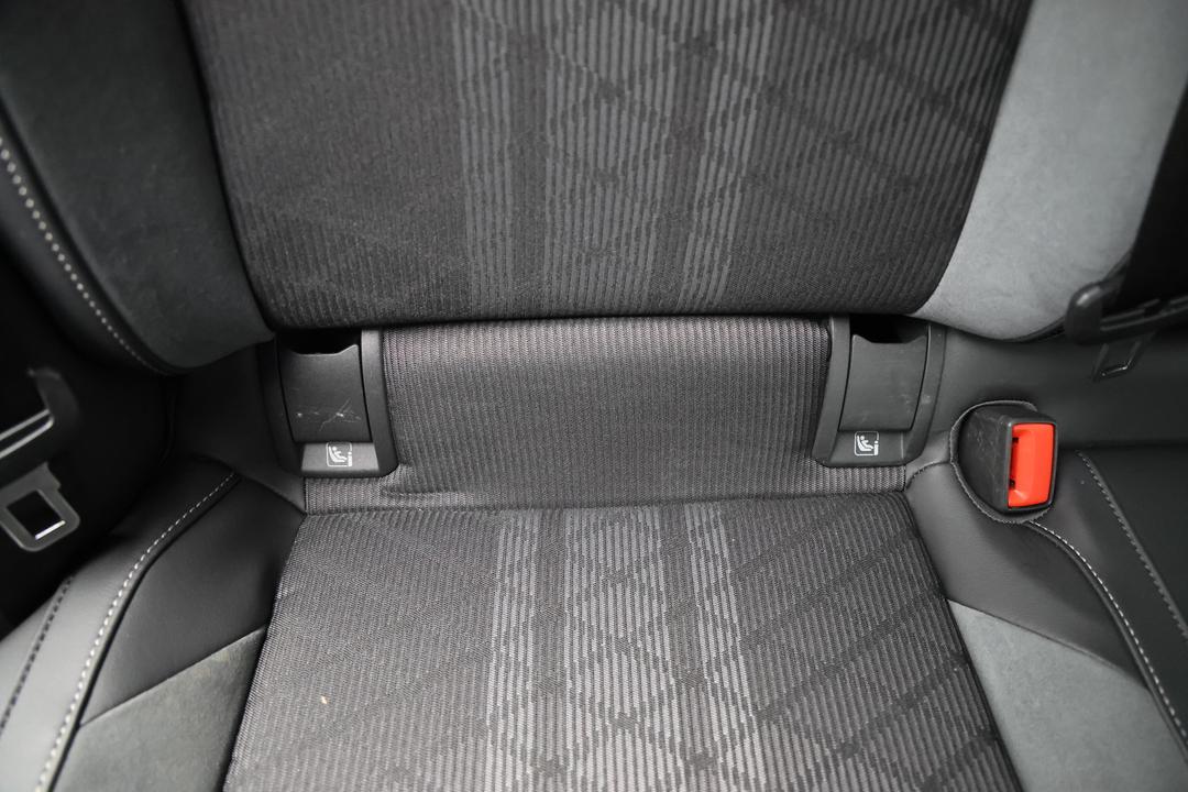 2024 Volkswagen Golf 110tsi R-line, Automatic, 31996 km, Rear A/C Vent