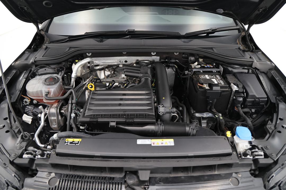 2024 Volkswagen Golf 110tsi R-line, Automatic, 31996 km, Open Bonnet (Engine)