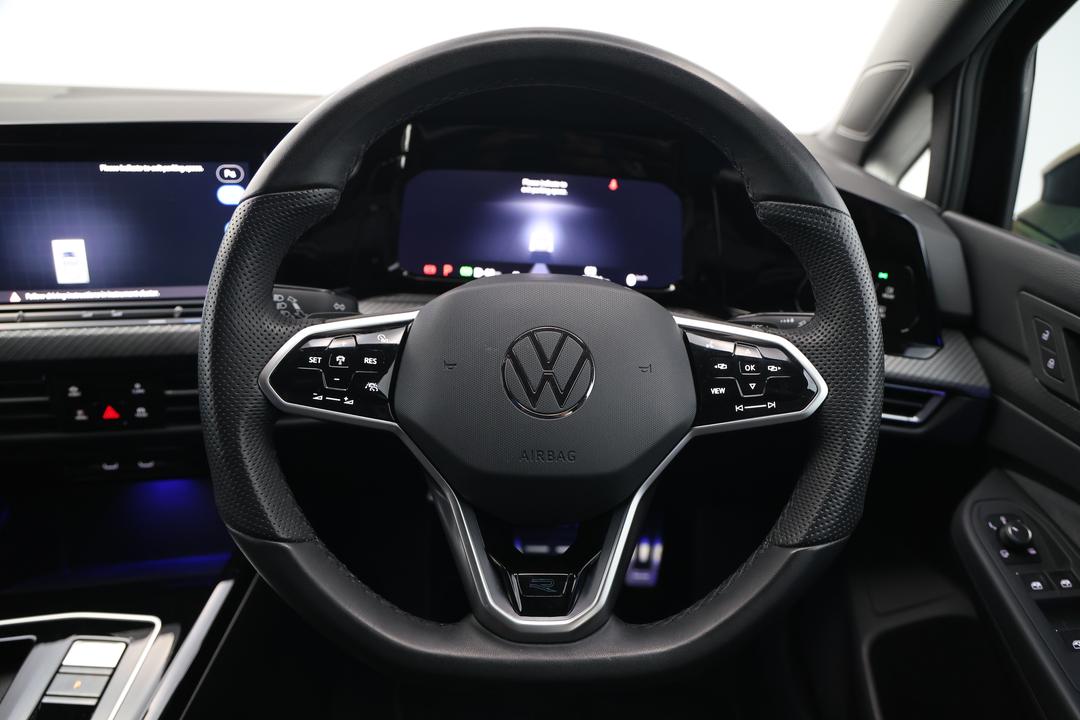 2024 Volkswagen Golf 110tsi R-line, Automatic, 31996 km, On-Roof Controls/Sunglass holder