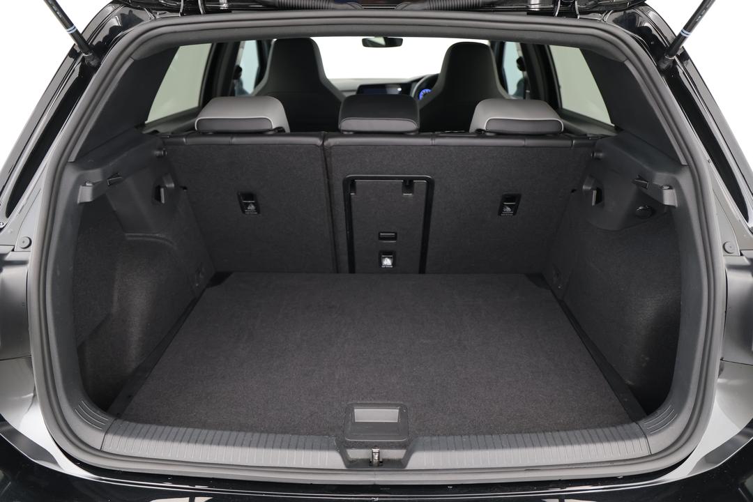 2024 Volkswagen Golf 110tsi R-line, Automatic, 31996 km, Boot Inside View