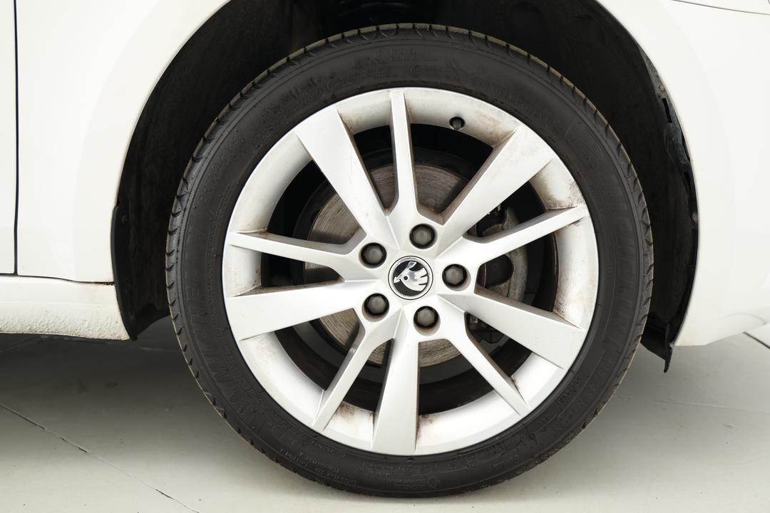 2019 SKODA Octavia 110 Tsi, Automatic, 90485 km, Right Front Wheel