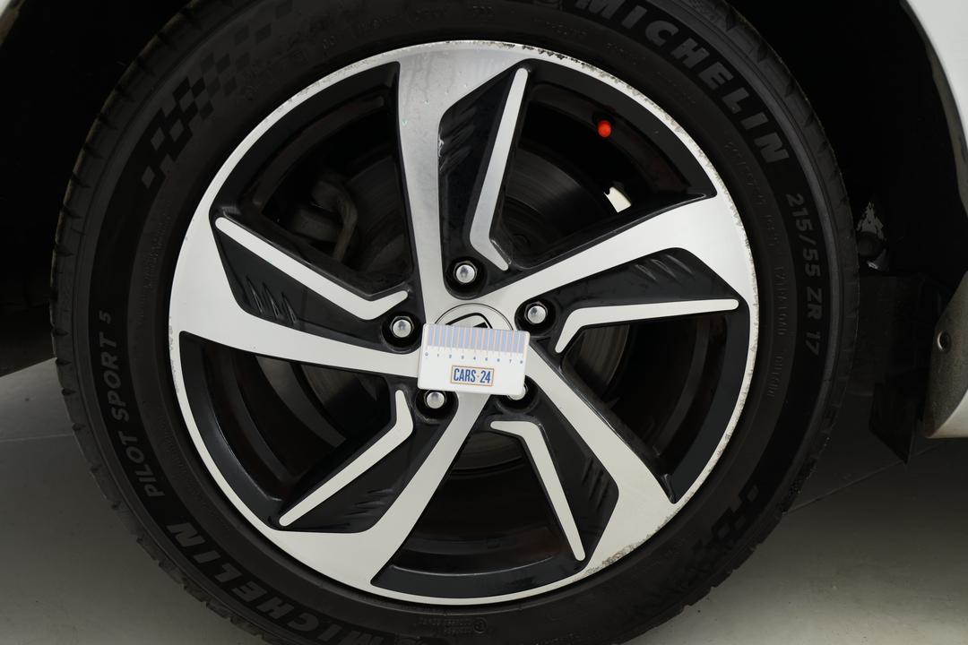 2016 Honda Odyssey Vti-l, Automatic, 81408 km, Wheels Rim Front RHS Gutter Rash