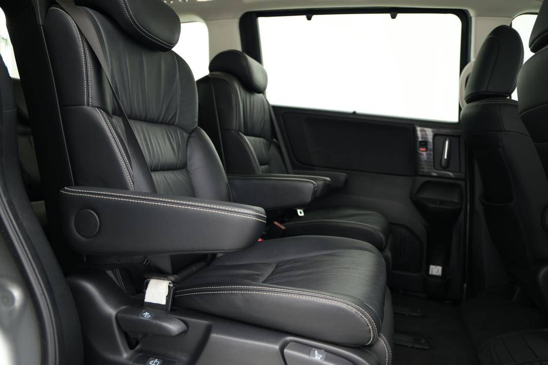 2016 Honda Odyssey Vti-l, Automatic, 81408 km, Right Side Rear Door Cabin View