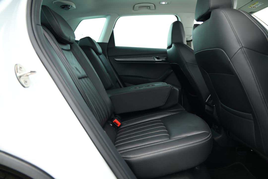 2019 SKODA Karoq 1.5 110tsi, Automatic, 85151 km, Right Side Rear Door Cabin View