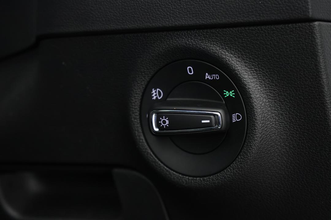 2019 SKODA Karoq 1.5 110tsi, Automatic, 85151 km, Drivers Side Adjustment Panel