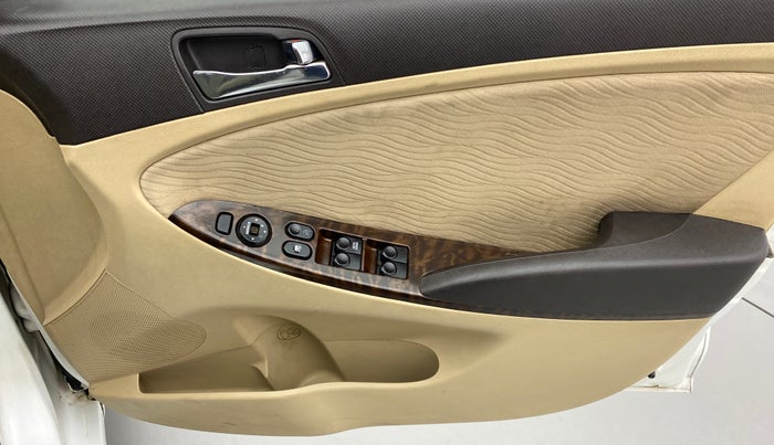2011 Hyundai Verna FLUIDIC 1.6 VTVT SX, Petrol, Manual, 58,252 km, Driver Side Door Panels Control