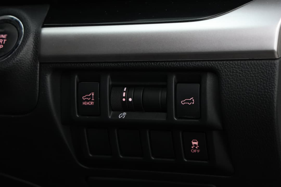 2015 Subaru Outback 2.0d Premium AWD, Automatic, 131514 km, Right Side Front Door Cabin View