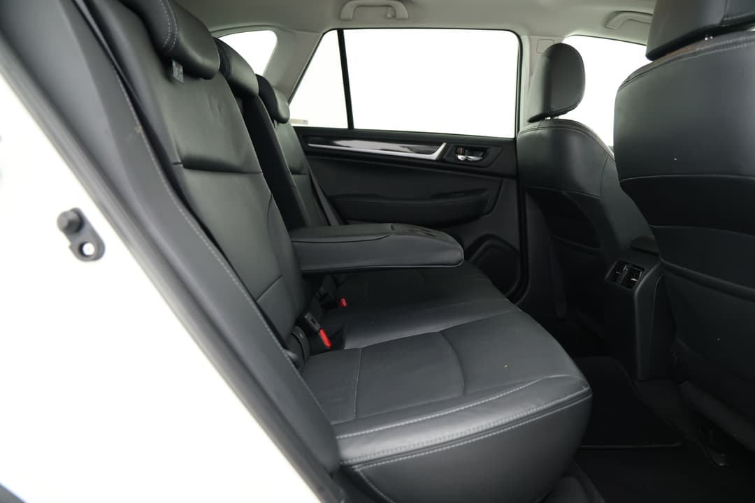 2015 Subaru Outback 2.0d Premium AWD, Automatic, 131514 km, Right Side Rear Door Cabin View