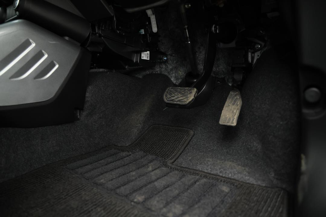 2023 Suzuki Ignis Glx, Automatic, 2898 km, Pedals and Footmat