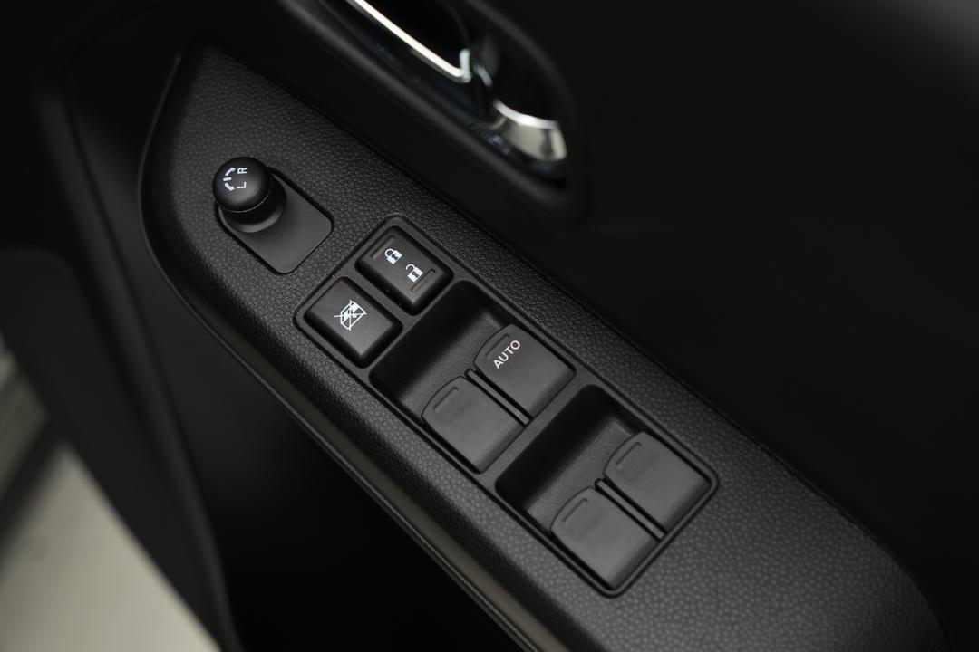 2023 Suzuki Ignis Glx, Automatic, 2898 km, Drivers Side Door Panel Controls