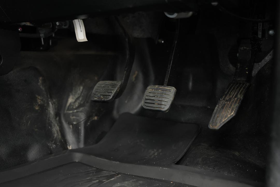 2022 Isuzu D-MAX Sx (4x2) High-ride, Manual, 99373 km, Boot Inside View with Luggage